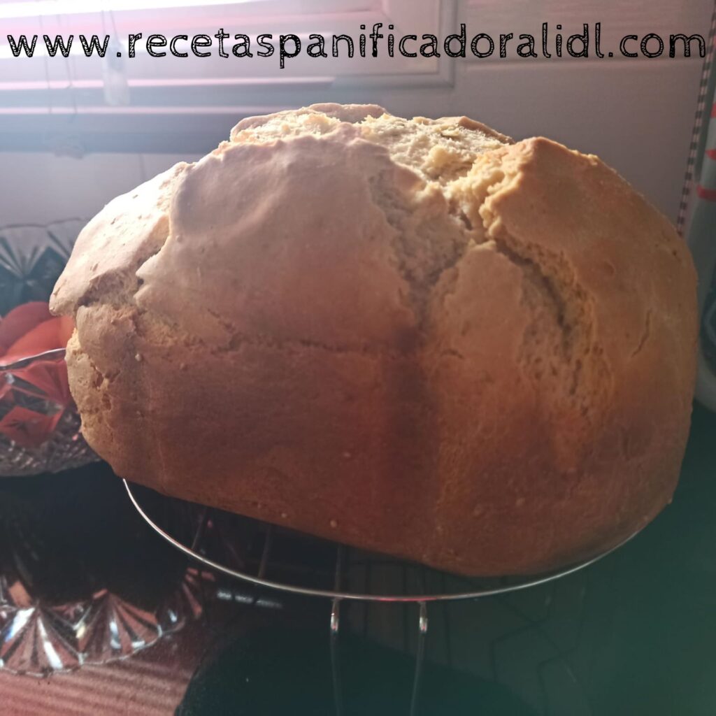 Pan con harina de garbanzo y trigo en panificadora Lidl.