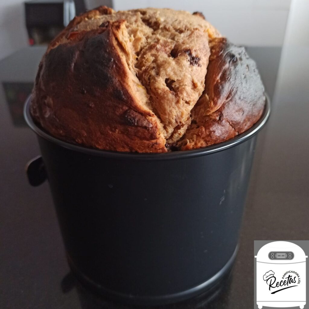 Panettone con masa elaborado con la panificadora del Lidl.